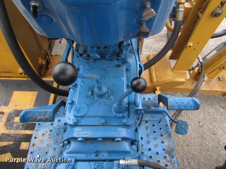 image for item DF7947 1985 Ford 6610 tractor