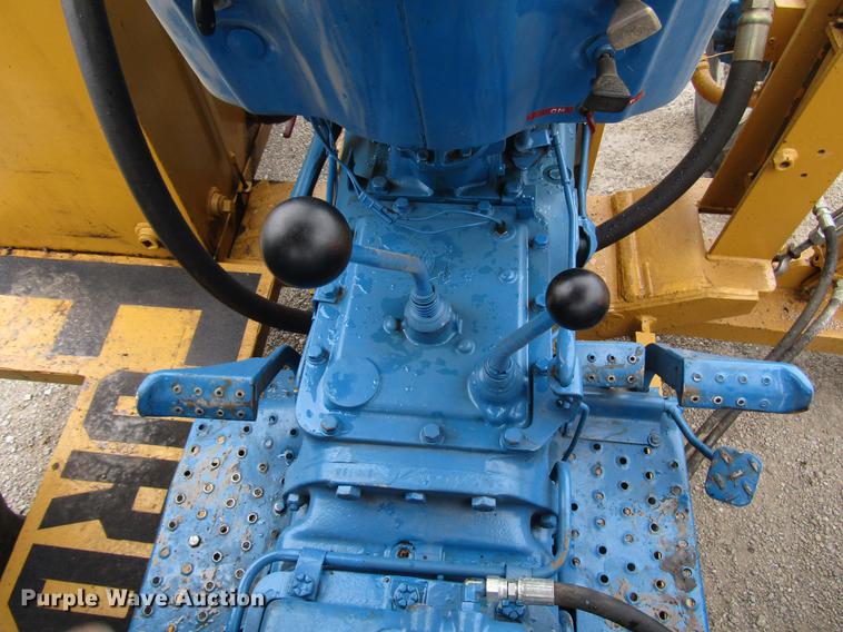 image for item DF7947 1985 Ford 6610 tractor
