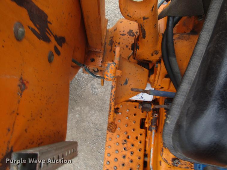 image for item DF7948 Ford 6600 tractor