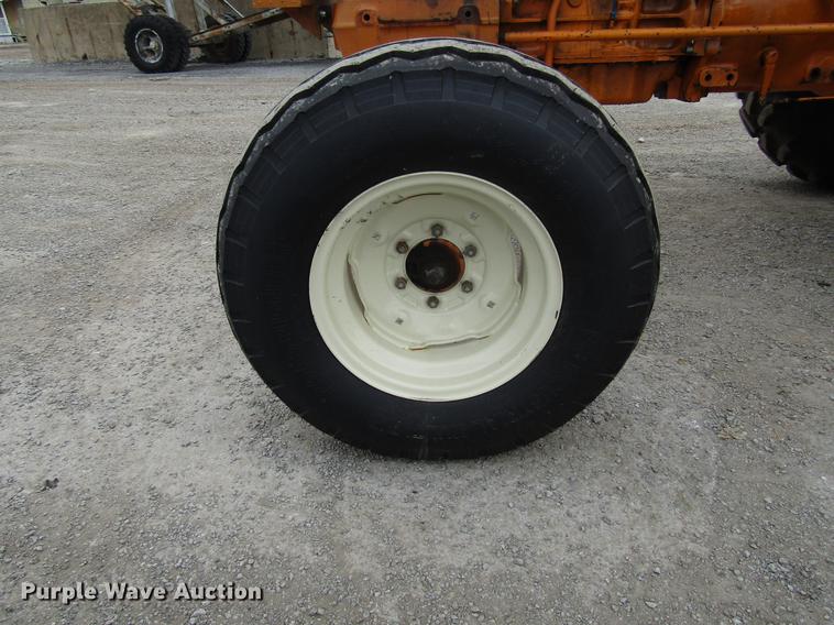 image for item DF7948 Ford 6600 tractor