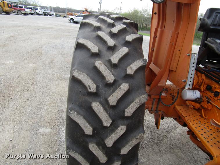 image for item DF7948 Ford 6600 tractor