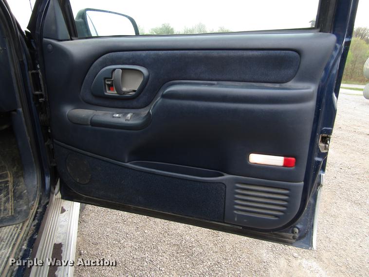 image for item DF7949 1996 Chevrolet K1500 pickup truck