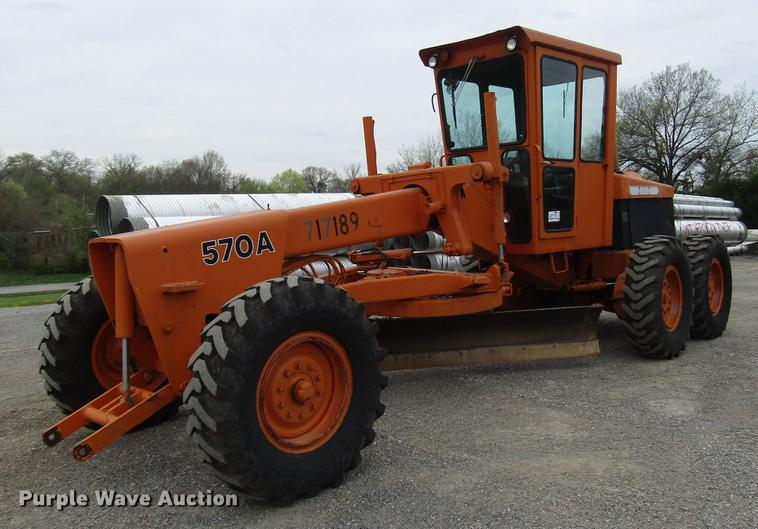 image for item DF7951 1977 John Deere 570A motor grader