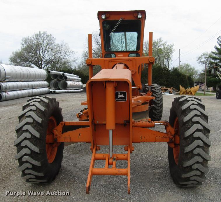 image for item DF7951 1977 John Deere 570A motor grader