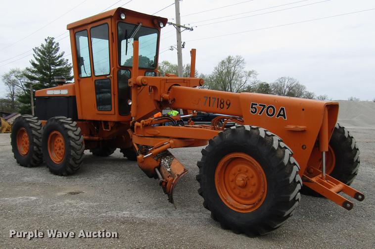 image for item DF7951 1977 John Deere 570A motor grader