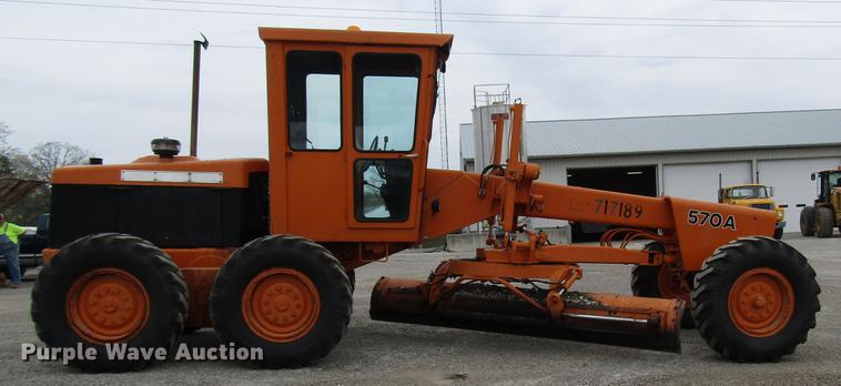 image for item DF7951 1977 John Deere 570A motor grader