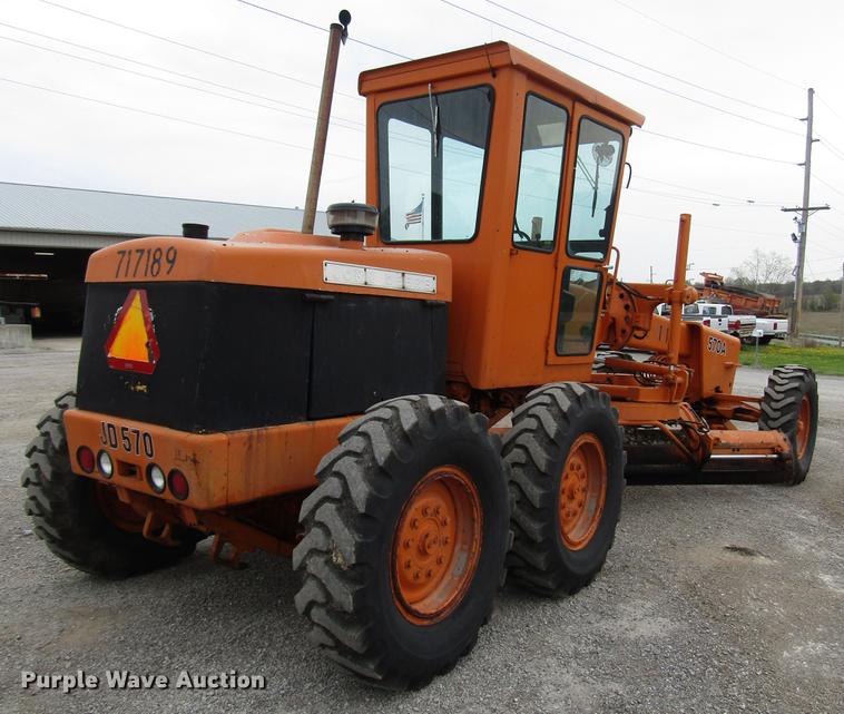 image for item DF7951 1977 John Deere 570A motor grader