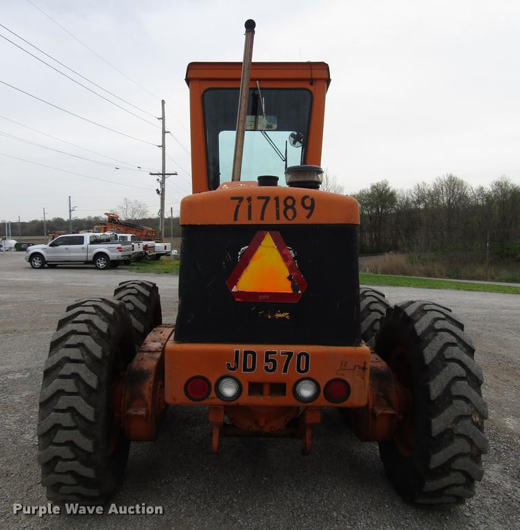 image for item DF7951 1977 John Deere 570A motor grader