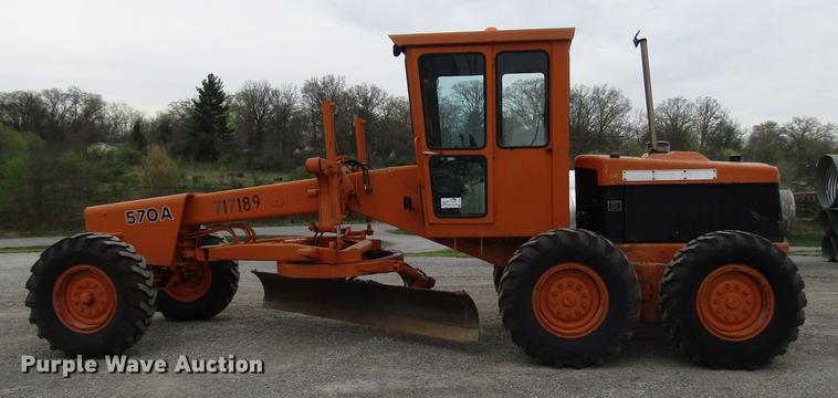 image for item DF7951 1977 John Deere 570A motor grader
