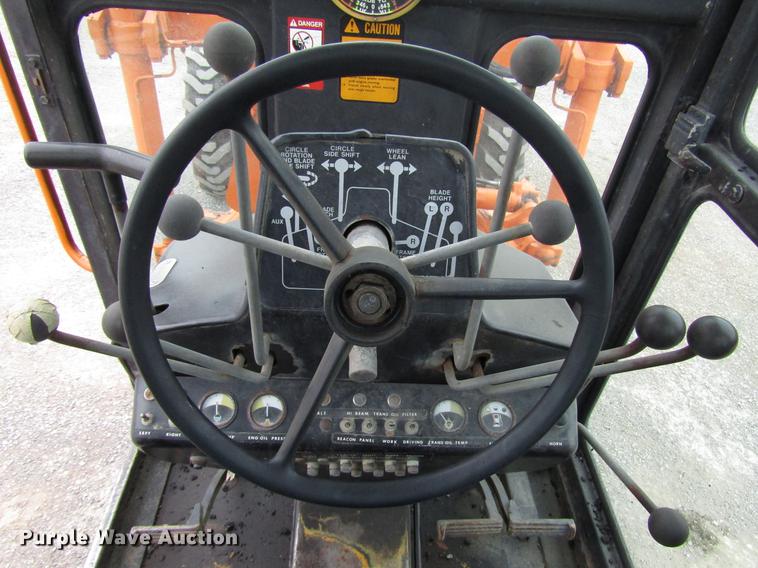 image for item DF7951 1977 John Deere 570A motor grader