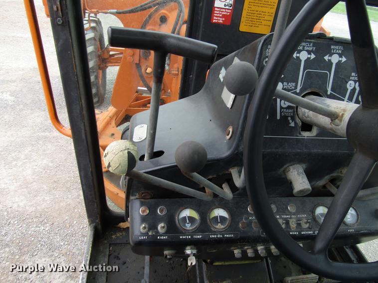 image for item DF7951 1977 John Deere 570A motor grader