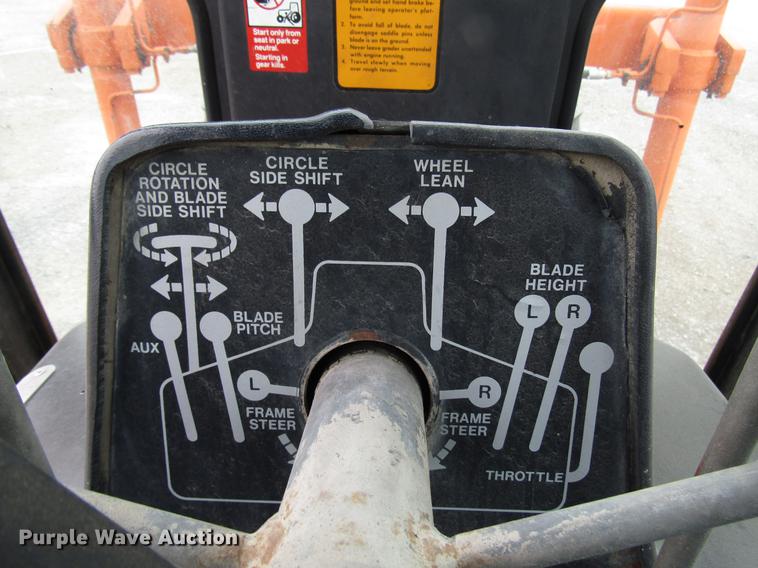 image for item DF7951 1977 John Deere 570A motor grader