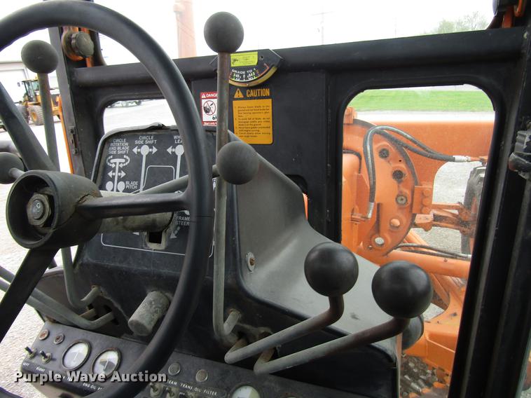 image for item DF7951 1977 John Deere 570A motor grader