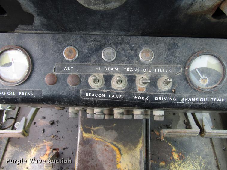 image for item DF7951 1977 John Deere 570A motor grader