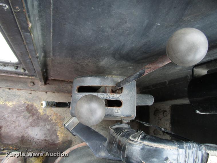 image for item DF7951 1977 John Deere 570A motor grader