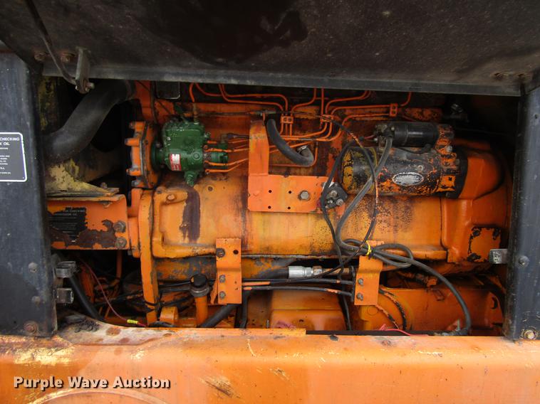 image for item DF7951 1977 John Deere 570A motor grader