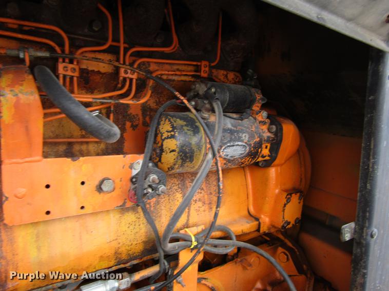 image for item DF7951 1977 John Deere 570A motor grader