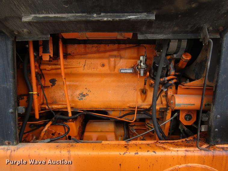 image for item DF7951 1977 John Deere 570A motor grader