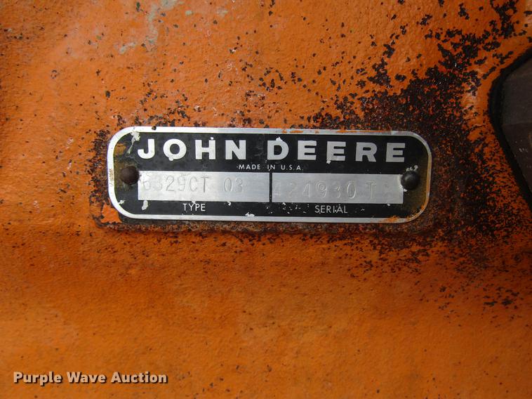 image for item DF7951 1977 John Deere 570A motor grader