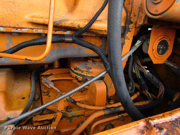 image for item DF7951 1977 John Deere 570A motor grader