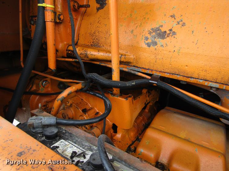 image for item DF7951 1977 John Deere 570A motor grader