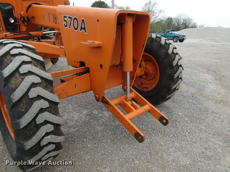 image for item DF7951 1977 John Deere 570A motor grader