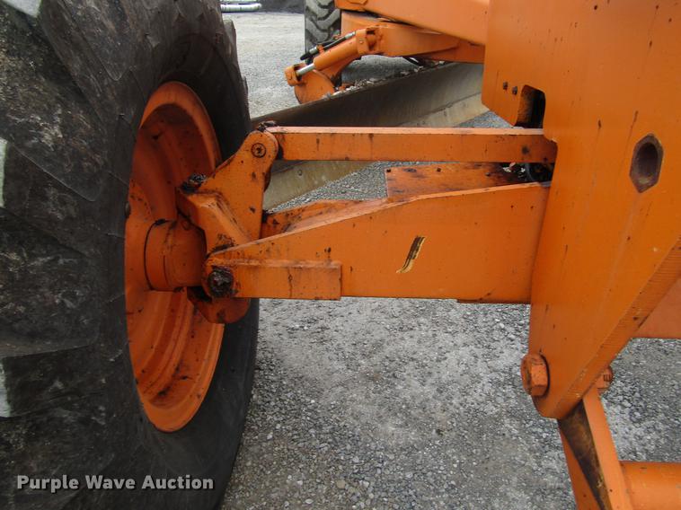 image for item DF7951 1977 John Deere 570A motor grader