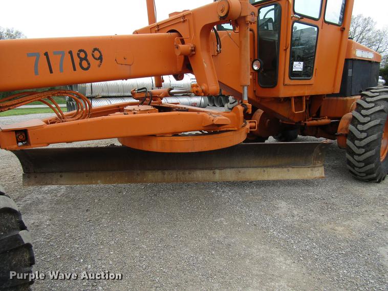 image for item DF7951 1977 John Deere 570A motor grader