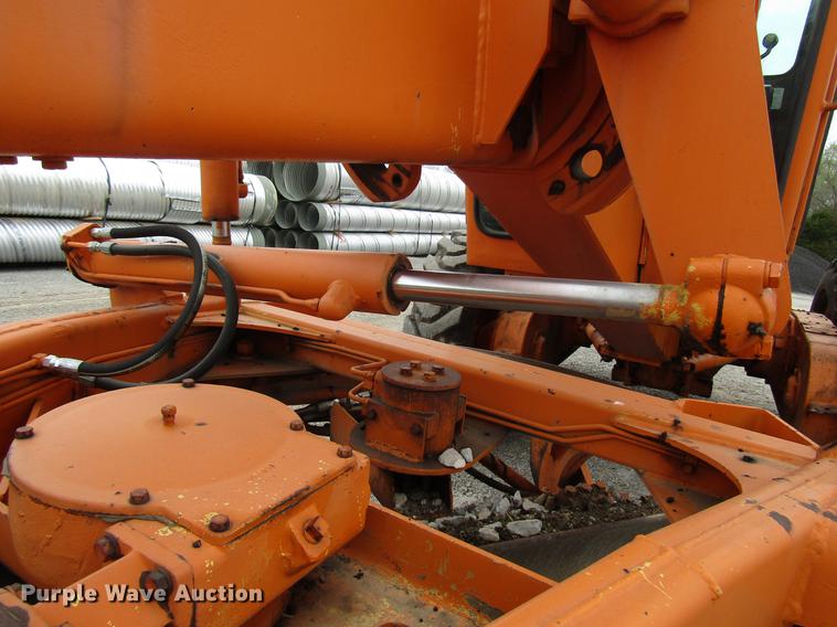 image for item DF7951 1977 John Deere 570A motor grader