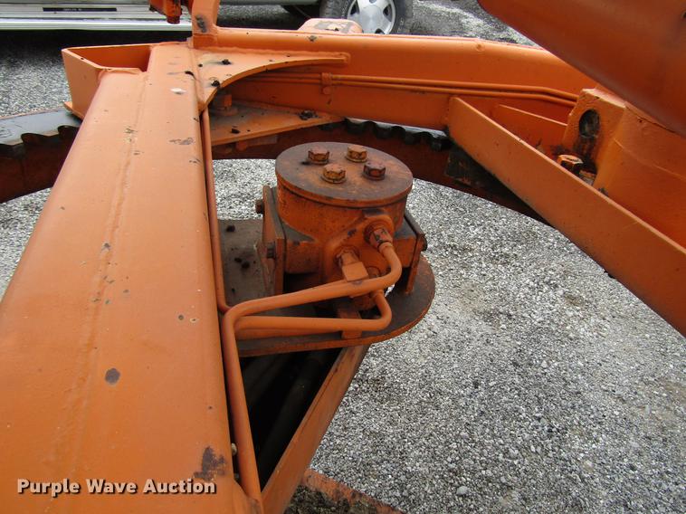 image for item DF7951 1977 John Deere 570A motor grader