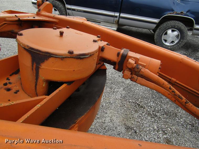 image for item DF7951 1977 John Deere 570A motor grader