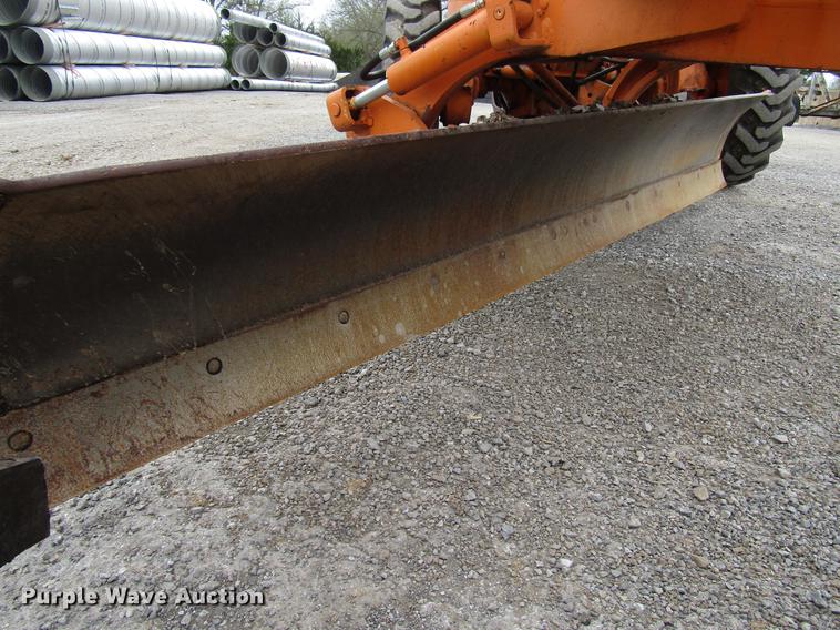 image for item DF7951 1977 John Deere 570A motor grader