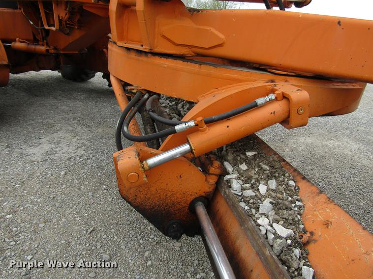 image for item DF7951 1977 John Deere 570A motor grader