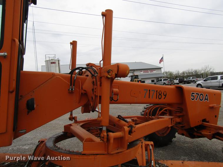 image for item DF7951 1977 John Deere 570A motor grader