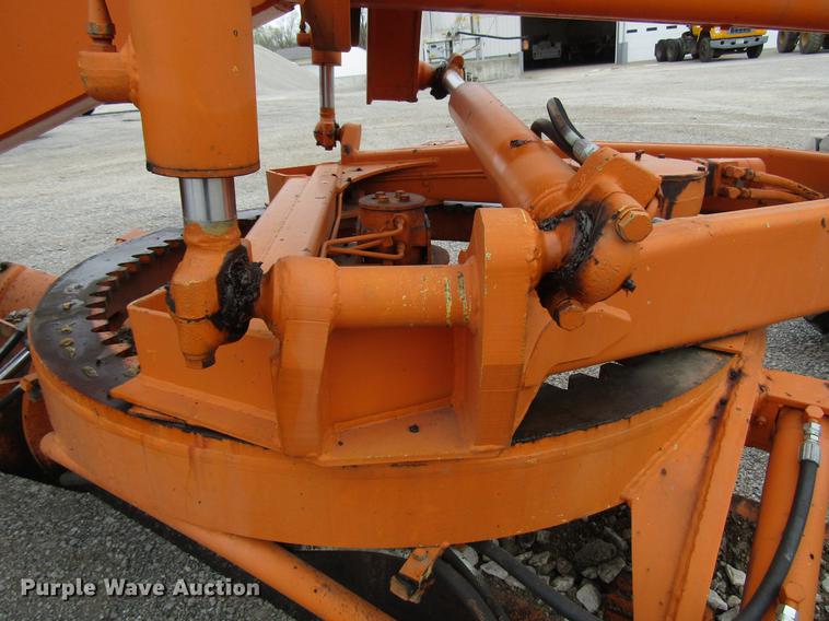 image for item DF7951 1977 John Deere 570A motor grader