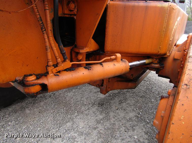 image for item DF7951 1977 John Deere 570A motor grader