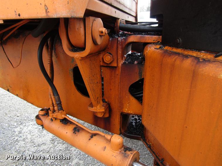 image for item DF7951 1977 John Deere 570A motor grader