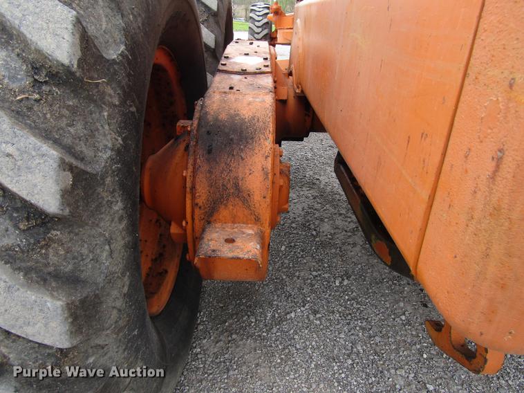 image for item DF7951 1977 John Deere 570A motor grader