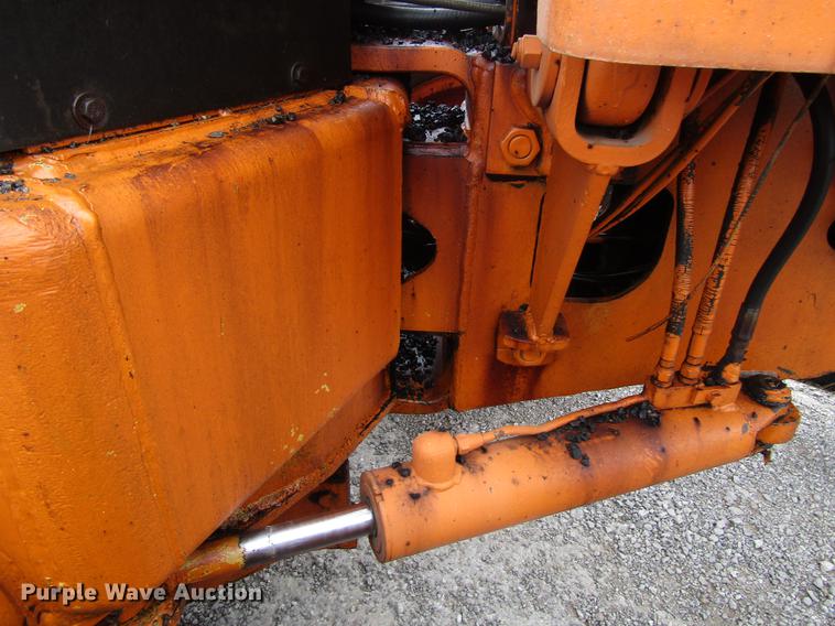 image for item DF7951 1977 John Deere 570A motor grader