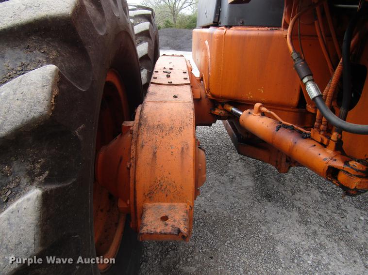 image for item DF7951 1977 John Deere 570A motor grader