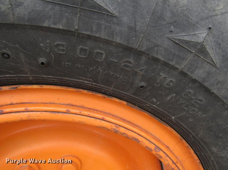 image for item DF7951 1977 John Deere 570A motor grader