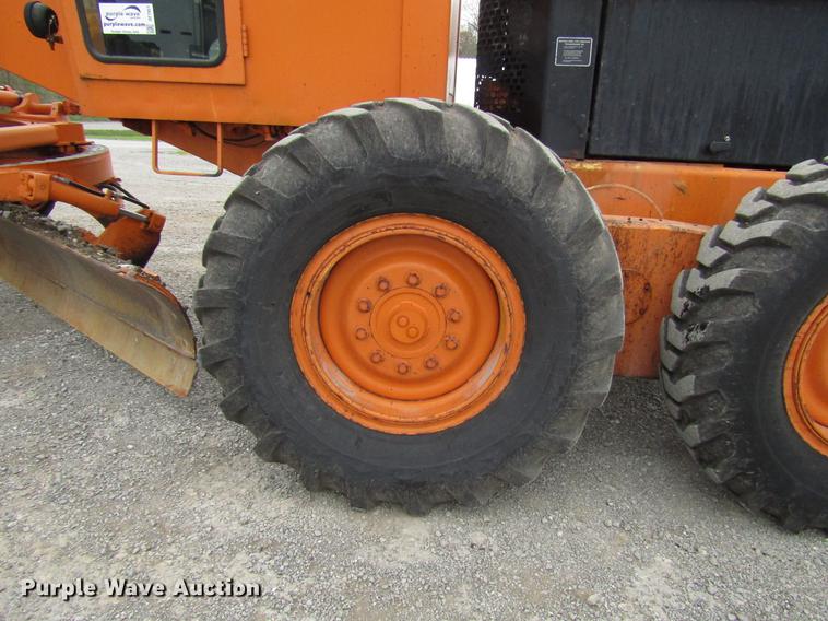 image for item DF7951 1977 John Deere 570A motor grader