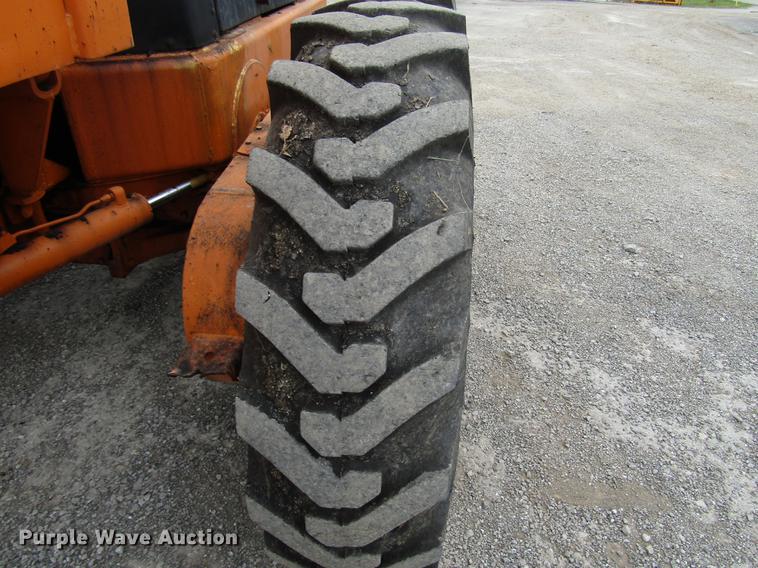 image for item DF7951 1977 John Deere 570A motor grader