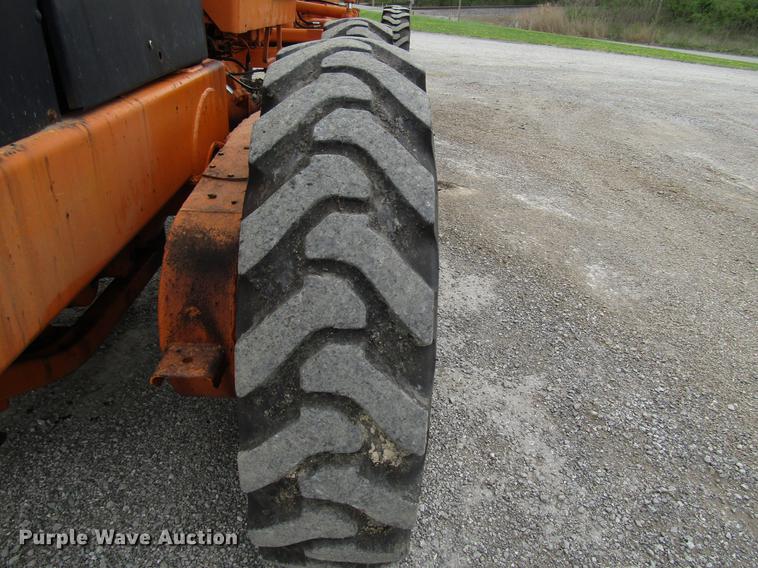 image for item DF7951 1977 John Deere 570A motor grader