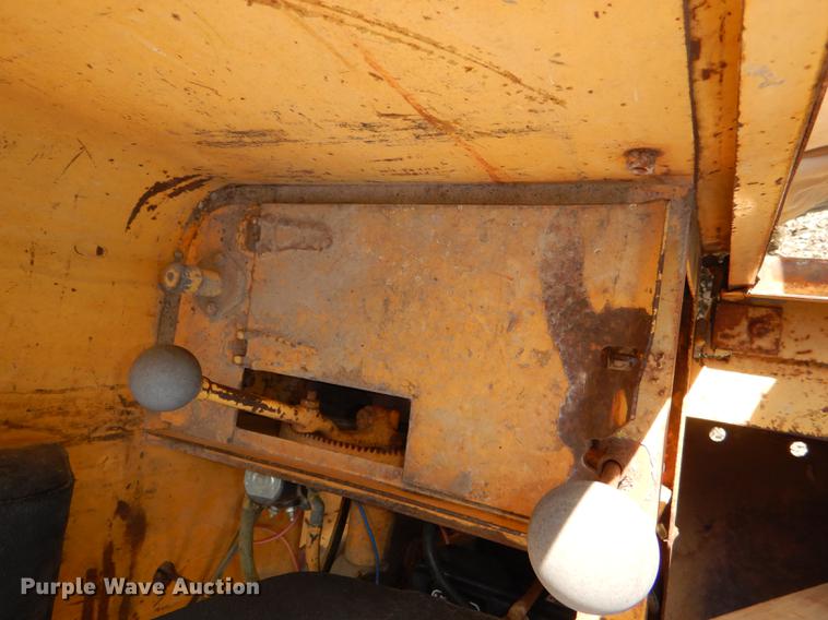 image for item DG0923 Allis Chalmers rigid frame motor grader