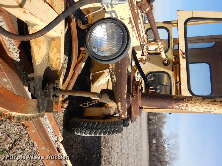 image for item DG0923 Allis Chalmers rigid frame motor grader