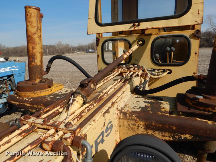 image for item DG0923 Allis Chalmers rigid frame motor grader