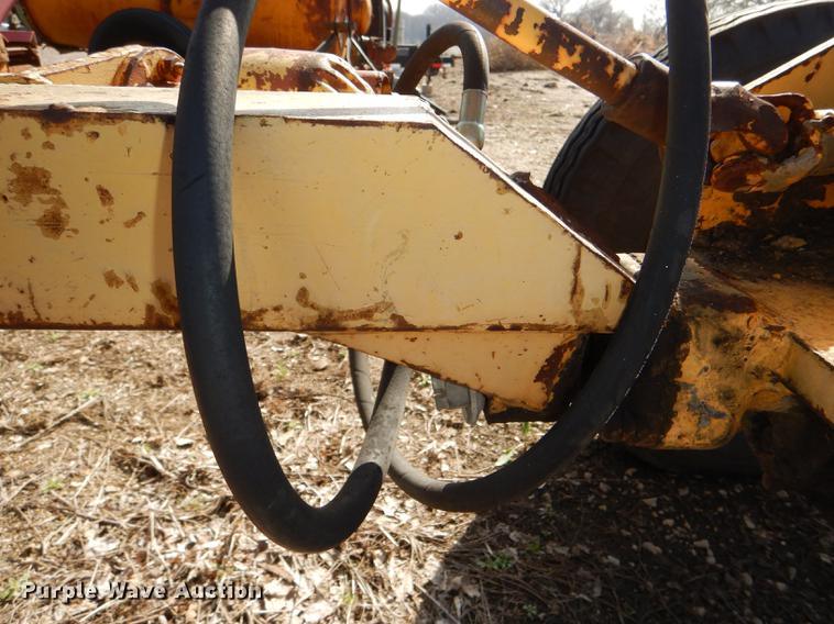 image for item DG0923 Allis Chalmers rigid frame motor grader