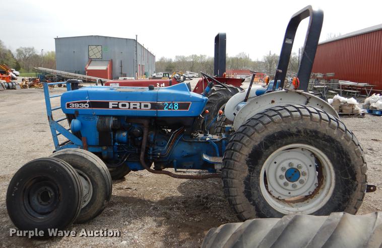 image for item DG0987 1993 Ford 3930 tractor