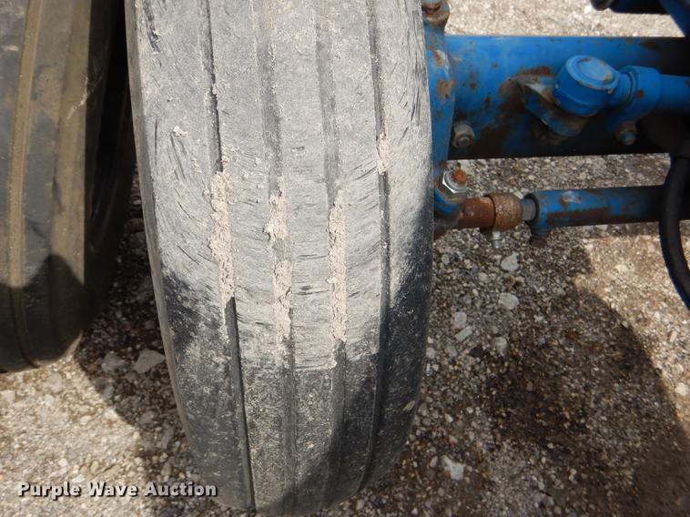 image for item DG0987 1993 Ford 3930 tractor